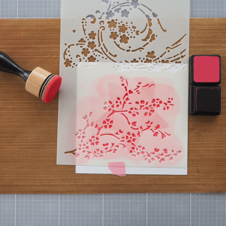 Image of schablonieren mit Stempelfarbe Werkzeuge Papier Hobby